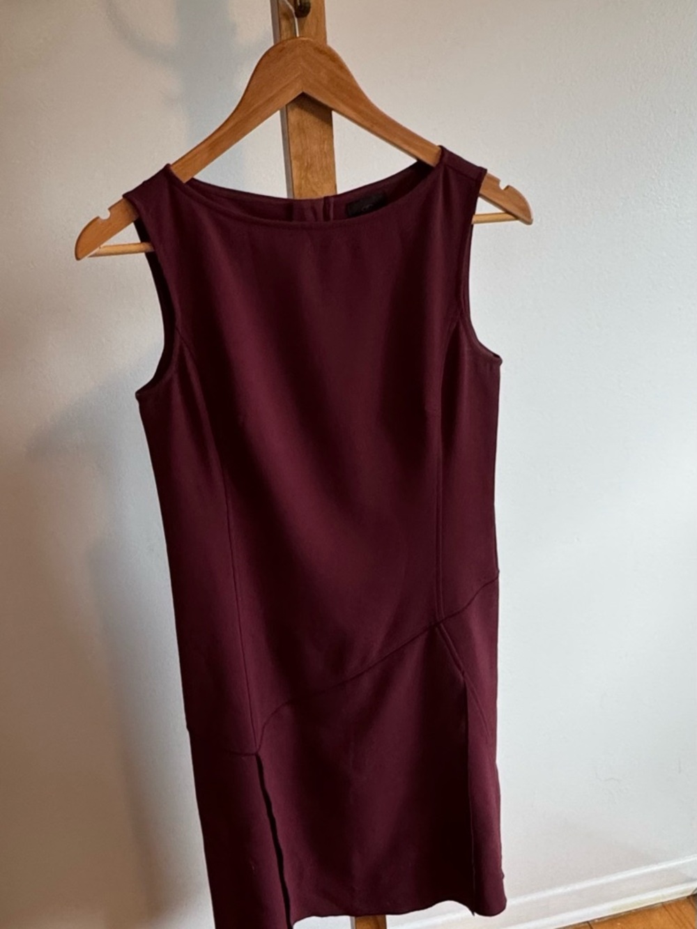 Banana Republic Sleeveless Sheath Dress in Burgundy